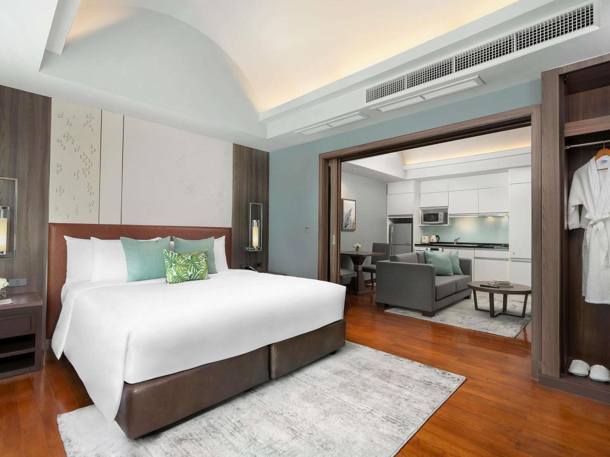 Deluxe King Suite
